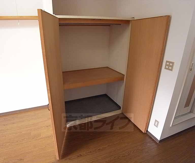 収納　広めのクローゼットです。