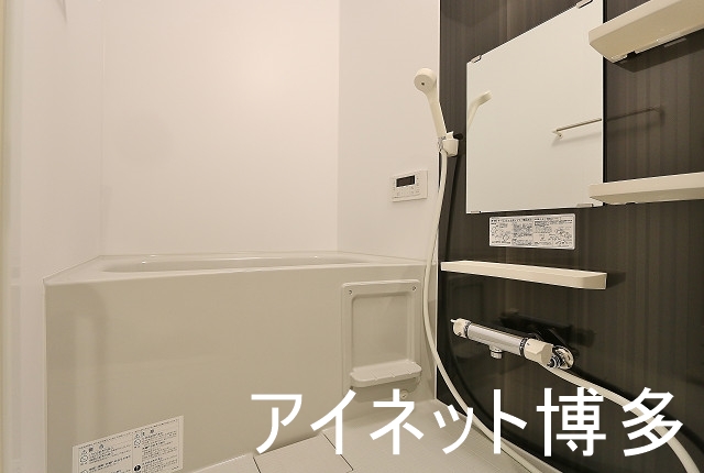 バス・シャワールーム　一日の疲れはこちらで癒やしましょう