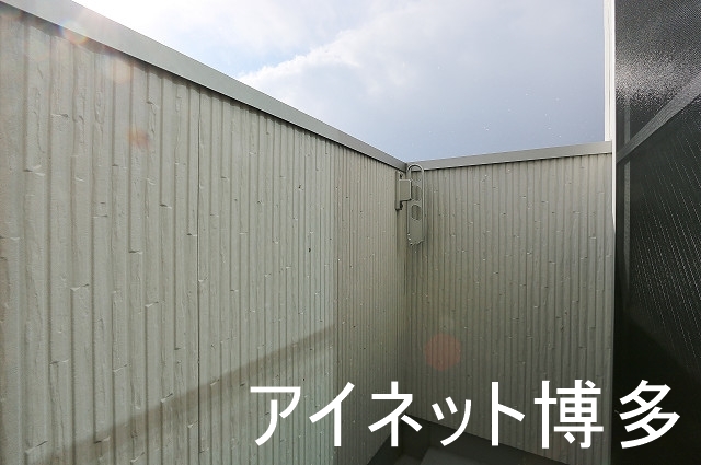 バルコニー　天気の良い日の洗濯物はこちらで
