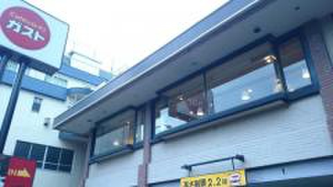 飲食店　ガスト 上大岡駅前店（飲食店）まで384m