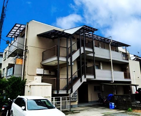 建物外観　リノベーションで綺麗になっております。