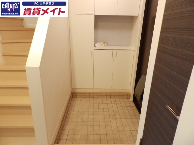 玄関　別部屋参考写真です