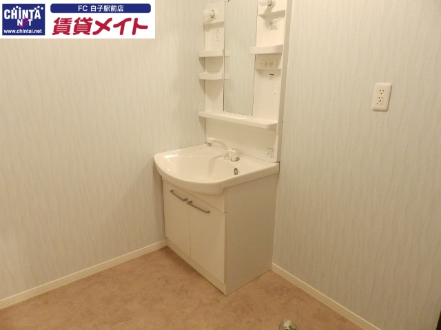 洗面設備　別部屋参考写真です