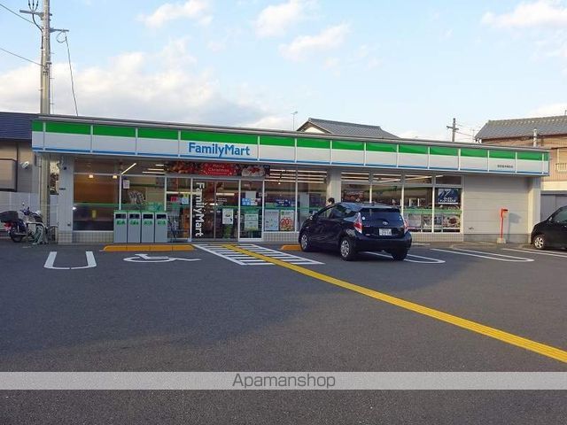コンビニ　ファミリーマート（コンビニ）まで752m