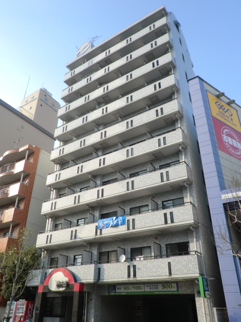 建物外観　背の高い物件です