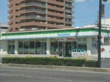 コンビニ　ファミリーマート（コンビニ）まで300m