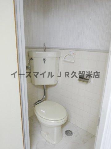トイレ　落ち着いた色調のトイレです