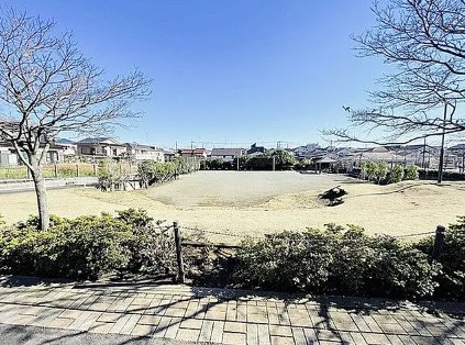 公園　桜ヶ丘ちびっこ広場（公園）まで483m