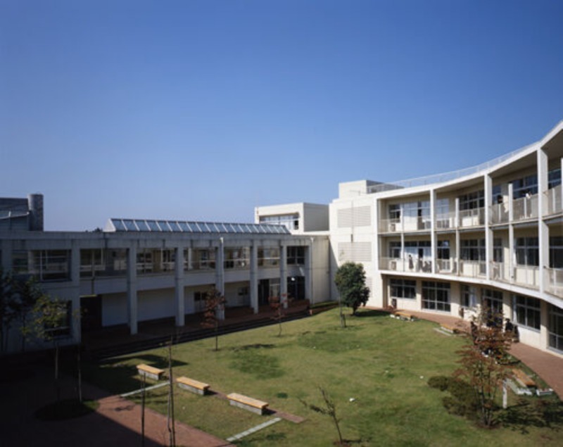 中学校　横浜市立川和中学校（中学校）まで737m