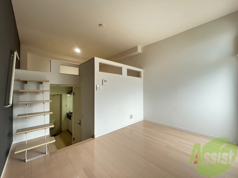 居室・リビング　５．５帖の洋室です。生活のメインとなる部屋ですね。