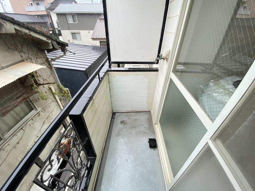 バルコニー　風通しも良好で気持ちよく洗濯物が乾きます！