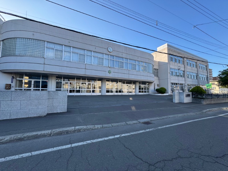 小学校　札幌市立西宮の沢小学校（小学校）まで733m