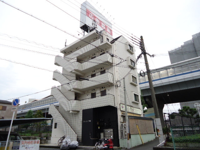 建物外観　５階建てのマンション