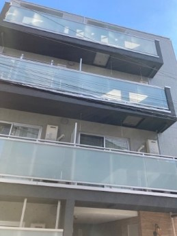 建物外観　鉄筋コンクリート造のがっちりとした建物。