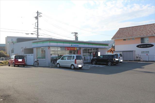 コンビニ　ファミリーマート（コンビニ）まで480m