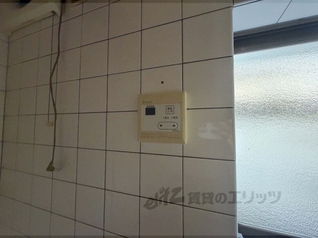 その他設備　給湯器リモコン