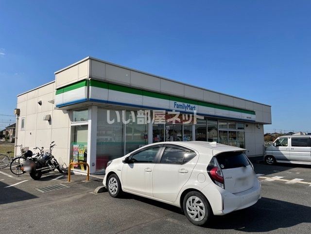 コンビニ　ファミリーマート川越上寺山西店（コンビニ）まで886m