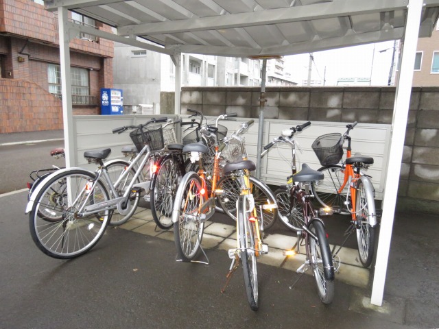その他共有部分　屋根付き駐輪場完備♪