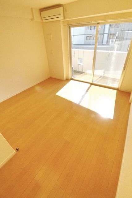 居室・リビング　☆とても陽が射すお部屋です☆