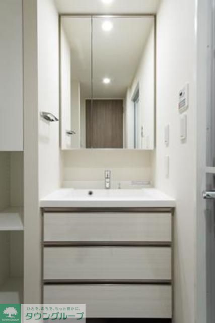 洗面設備　※写真は同タイプ住戸です。