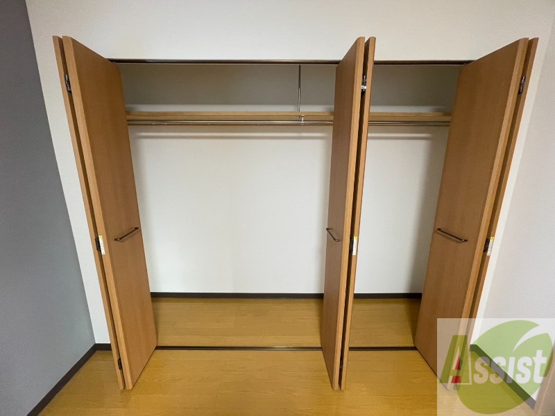 収納　寝室にあったクローゼット。荷物がたくさんあっても大丈夫。