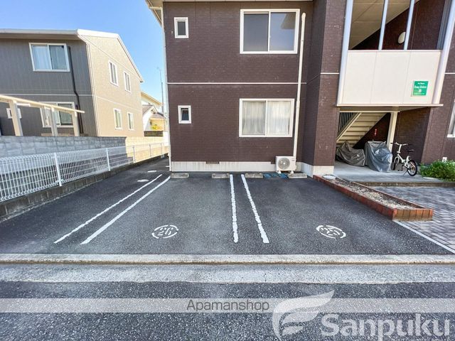 駐車場　駐車場