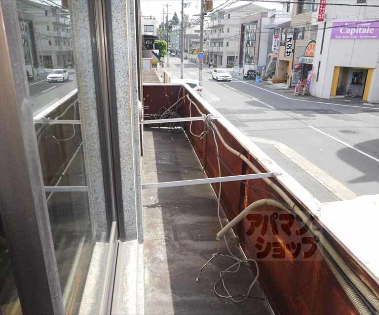 バルコニー　外に出ると北山らしさの漂う周辺環境