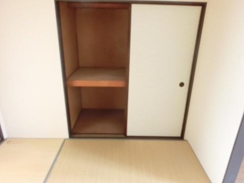 収納　押入