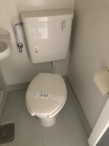 トイレ　落ち着いた色調のトイレです