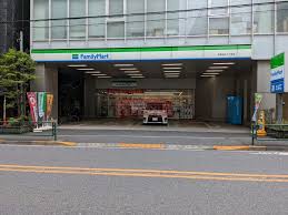 コンビニ　ファミリーマート中野中央二丁目店（コンビニ）まで138m