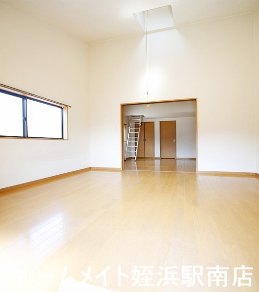 エントランス　★角部屋2面採光♪★