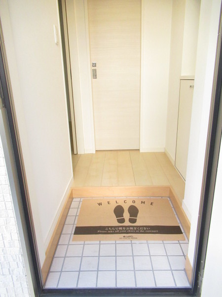 玄関　１０３号室写真