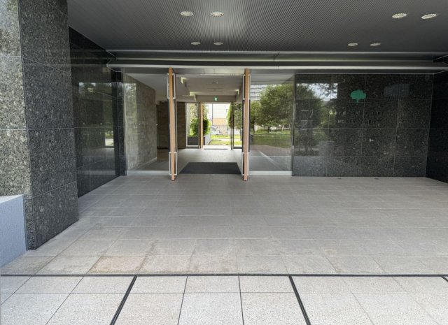 玄関　建物入口