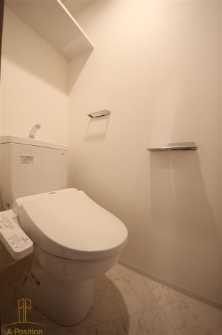 トイレ　レオンコンフォート本町クレセント