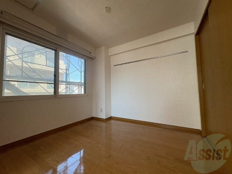 その他部屋・スペース　こちらのお部屋は光が差し込む、温かみのあるお部屋です。