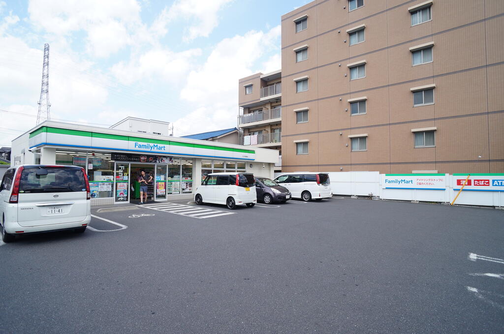 コンビニ　ファミリーマート川口戸塚店（コンビニ）まで335m