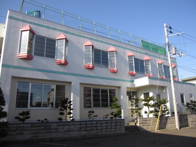 幼稚園・保育園　厚別幼稚園（幼稚園・保育園）まで975m