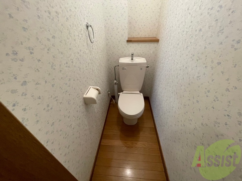 トイレ　こちらはトイレです。清潔感があり、安心して使用できます。