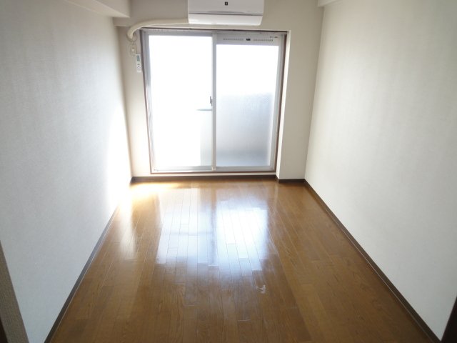 エスポアール石川の居間写真