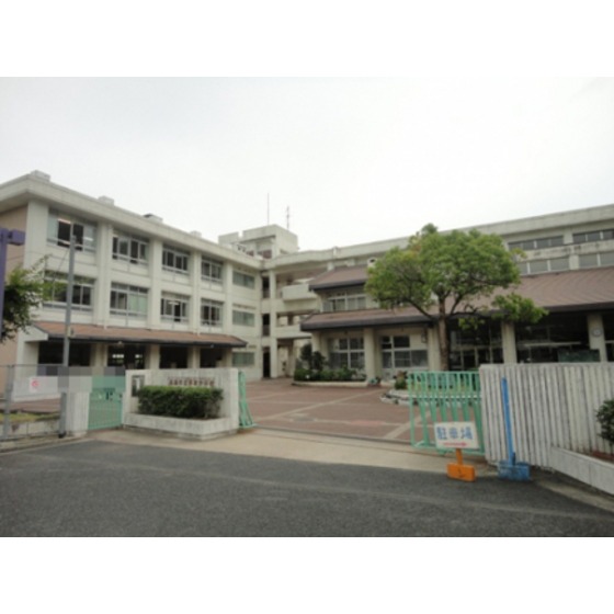 中学校　広島市立長束中学校（中学校）まで1038m