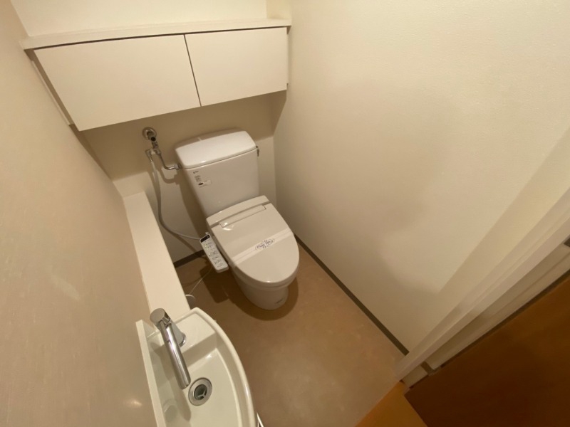 トイレ　トイレです。ウォシュレット付を探している方、おすすめです。