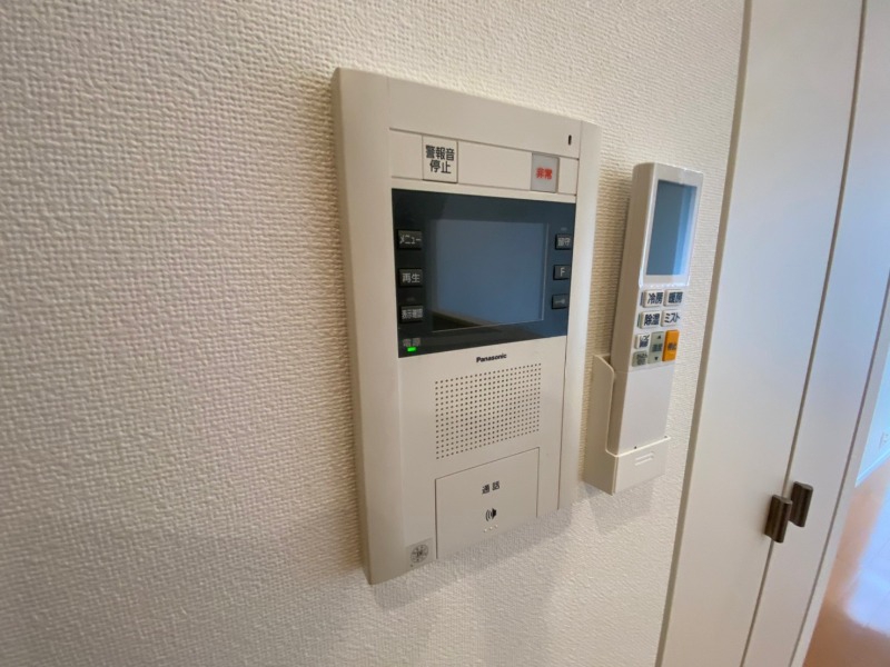 セキュリティ　ＴＶモニター付インターホンです。来客者の顔が見えるので安心！