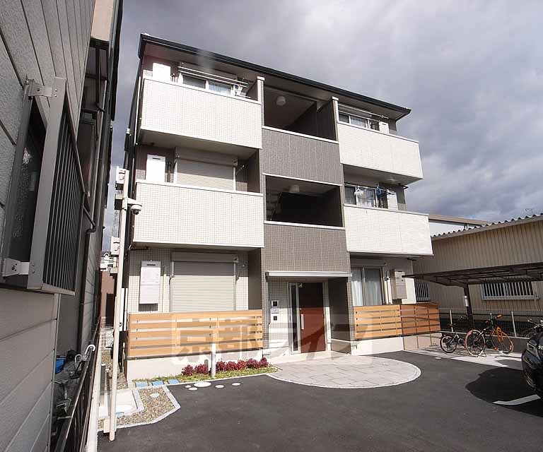 建物外観　全面南向きです。