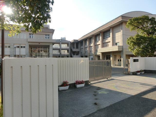 中学校　北九州市立黒崎中学校（中学校）まで1580m