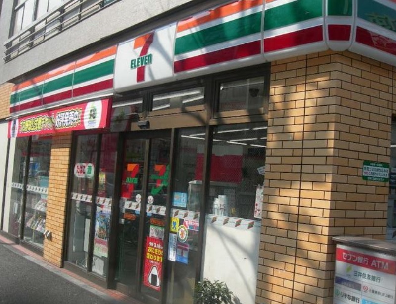 コンビニ　セブンイレブン新宿職安通り店（コンビニ）まで181m