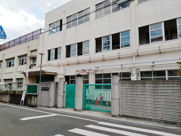 小学校　東大阪市立桜橋小学校（小学校）まで400m