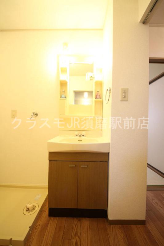 洗面設備　忙しい朝にあなたを手助けしてくれる素敵な洗面台。