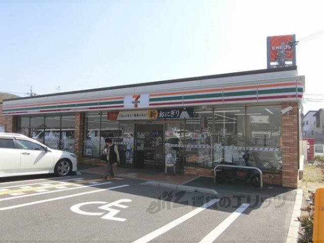コンビニ　セブンイレブン京阪橋本駅南店（コンビニ）まで700m