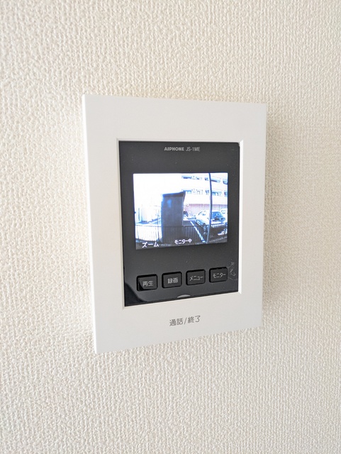 セキュリティ　★モニター付きインターホンで室内にいながら来客対応が出来ます