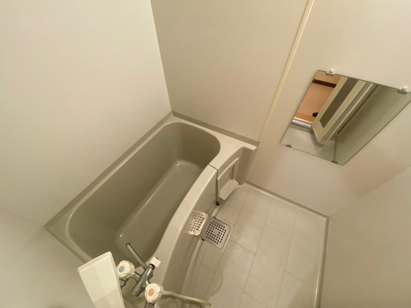 バス・シャワールーム　お風呂になります。一日の疲れを癒してくださいね。